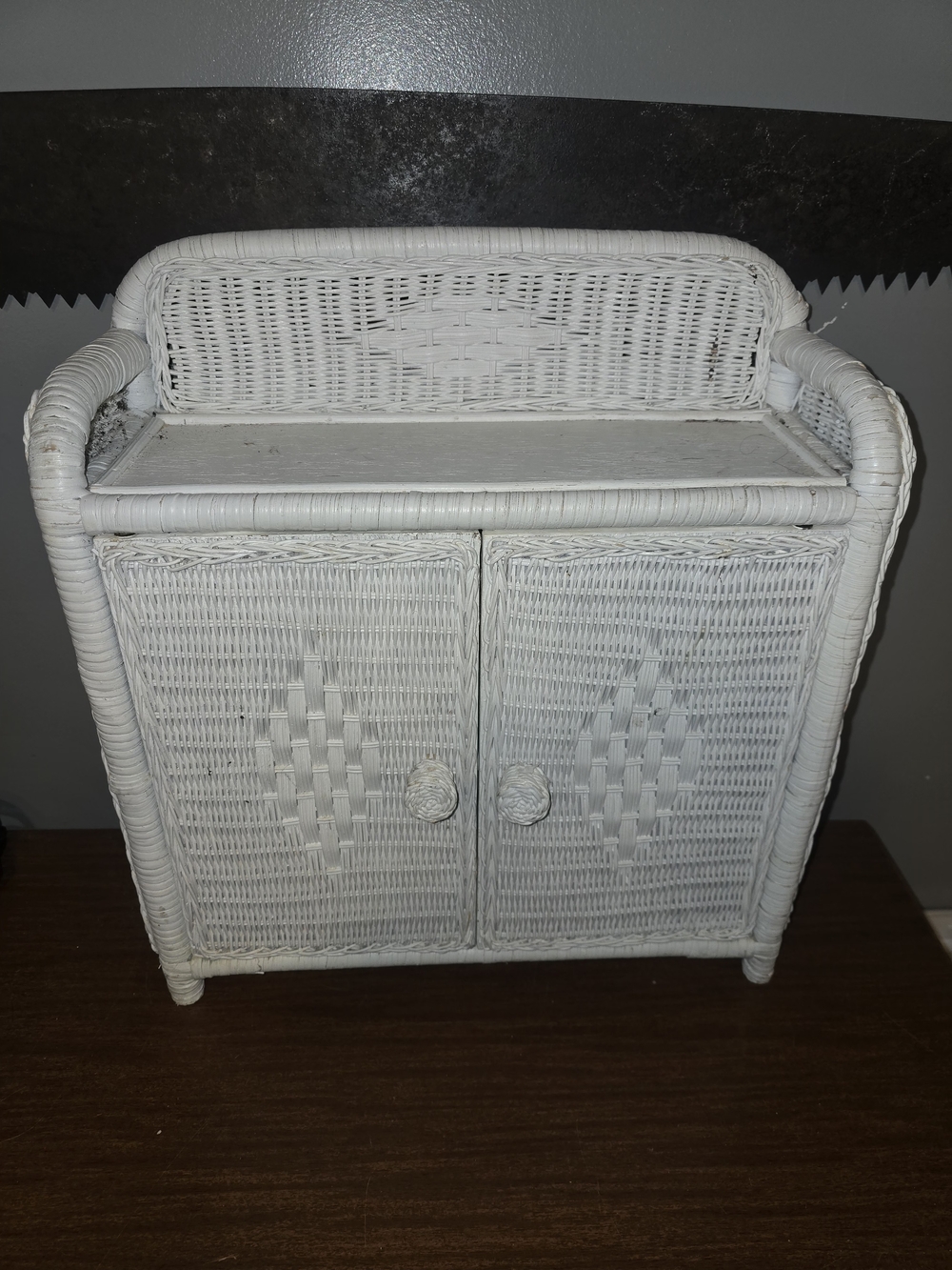 Vintage White Wicker Bathroom Wall Cabinet Vanity Shelf 2-Door Rattan Hanging